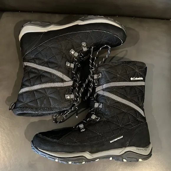 Authentic Columbia waterproof woman’s winter boots sz 8