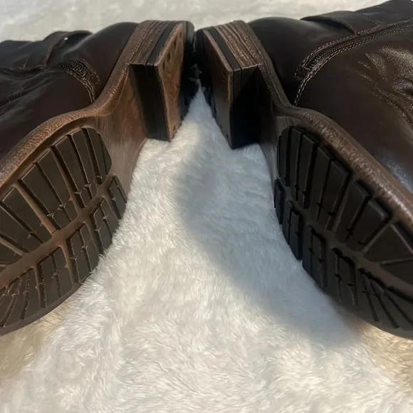 Avellini Portugal Ruched Boots - Leather Sz 38 /8 lugged heel side buckle comfy