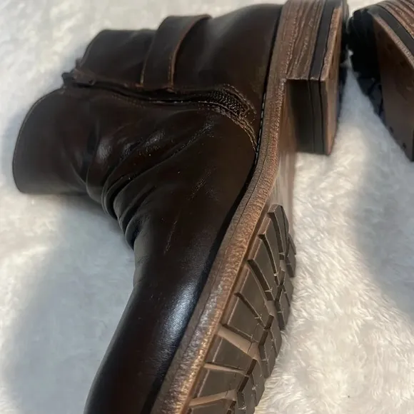 Avellini Portugal Ruched Boots - Leather Sz 38 /8 lugged heel side buckle comfy