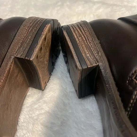 Avellini Portugal Ruched Boots - Leather Sz 38 /8 lugged heel side buckle comfy