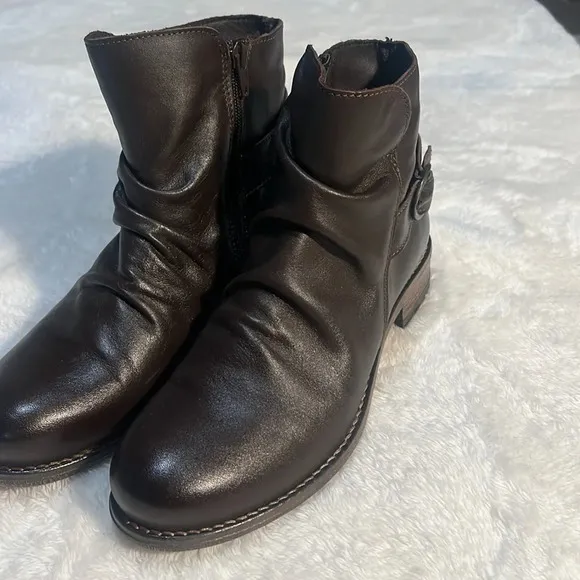 Avellini Portugal Ruched Boots - Leather Sz 38 /8 lugged heel side buckle comfy