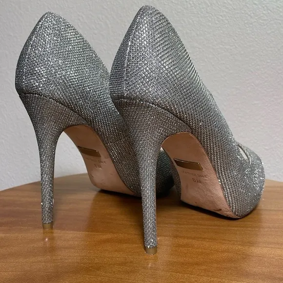 Badgley Mischka Ponderosa Silver Sparkle Stiletto Heel Sequin Pumps Shoes Size 8