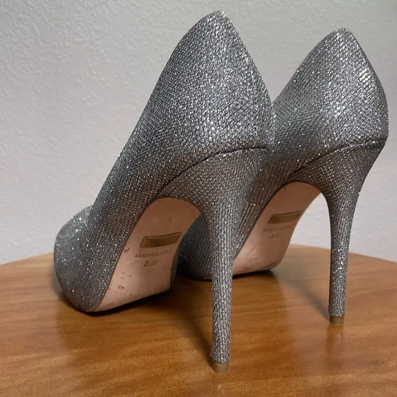 Badgley Mischka Ponderosa Silver Sparkle Stiletto Heel Sequin Pumps Shoes Size 8