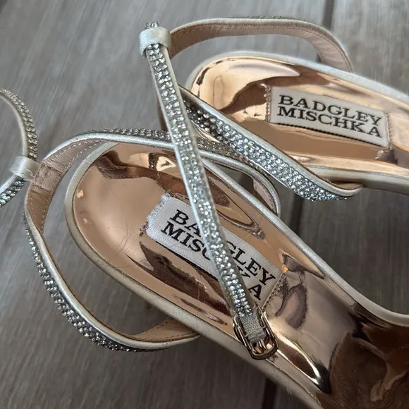 Badgley Mischka Rennie Champagne Satin Rhinestone Bow Stiletto Heels Size 7