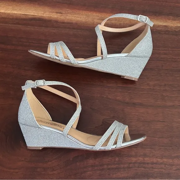 Badgley Mischka Strappy Silver Glitter Wedge Sandals Size 6.5