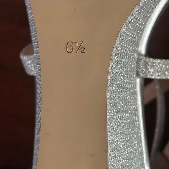 Badgley Mischka Strappy Silver Glitter Wedge Sandals Size 6.5