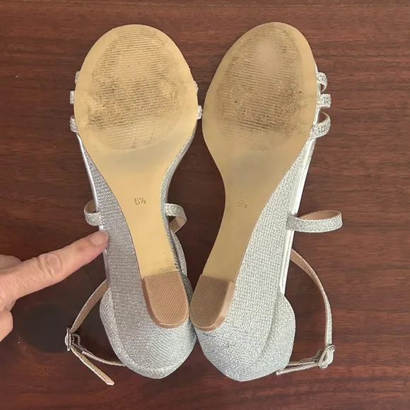 Badgley Mischka Strappy Silver Glitter Wedge Sandals Size 6.5