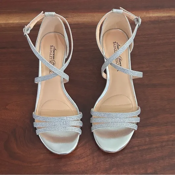 Badgley Mischka Strappy Silver Glitter Wedge Sandals Size 6.5