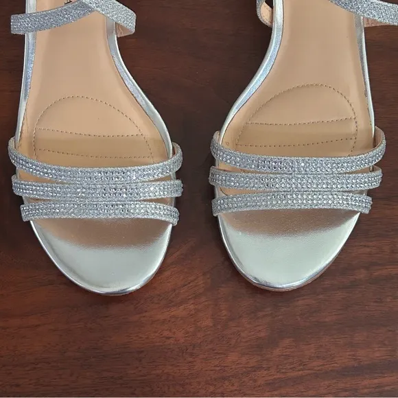 Badgley Mischka Strappy Silver Glitter Wedge Sandals Size 6.5