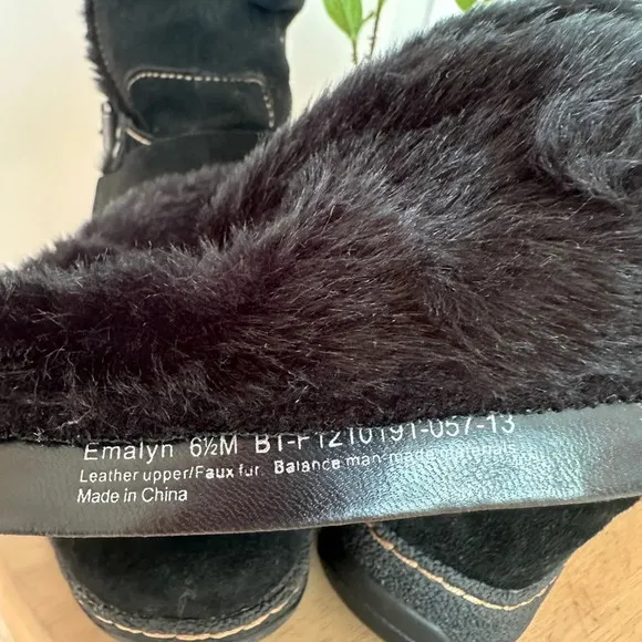 BARE TRAPS ~ Knee-high faux fur lining suede leather boots size 6.5