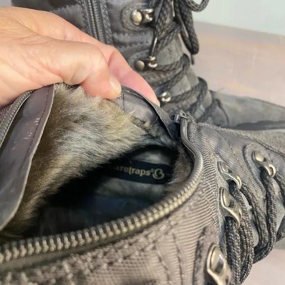 BARETRAPS SATIN‎ winter boots.