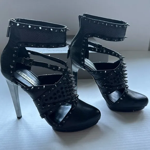 BCBG MAXAZRIA SPIKED HERSH HIGH HEEL STRAPPY SHOES BLACK/SILVER SIZE 8 EUC