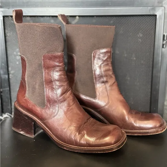BCBG MAXAZRIA Women's Boots Size 8B Brown Dress/Casual Boots