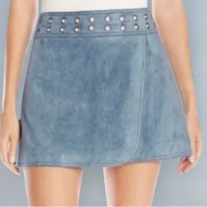 BCBG teal faux suede mini skirt size medium in excellent like new condition