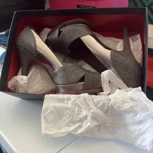 BCBGMaxAzria Nigel - Gravel/Pewter Heels w/ Metallic Accents 4.5 inch heel