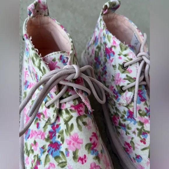 BEARPAW Women's Skye Pink Flower  Size 8 Women's Chukka Bootie