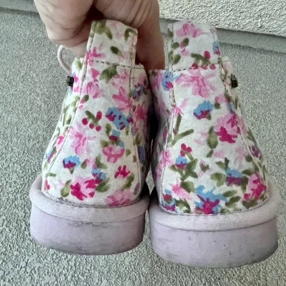 BEARPAW Women's Skye Pink Flower  Size 8 Women's Chukka Bootie