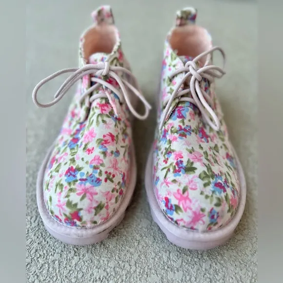 BEARPAW Women's Skye Pink Flower  Size 8 Women's Chukka Bootie