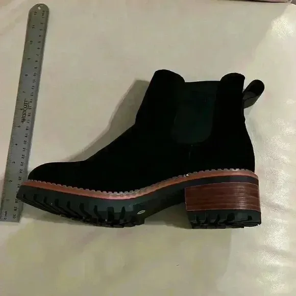 Bertuchi Women’s Made In Spain Suede Booties boots pull on lug sole black sz 9