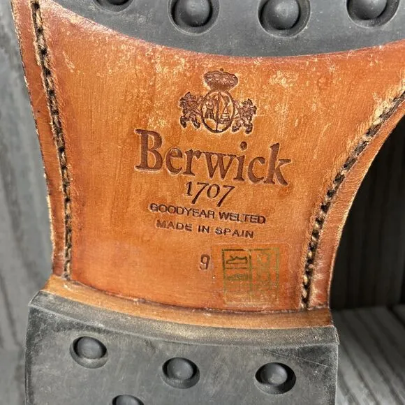 Berwick 1707 Goodyear Welted Men Size 9 Brown Leather Wingtip Dress Shoes
