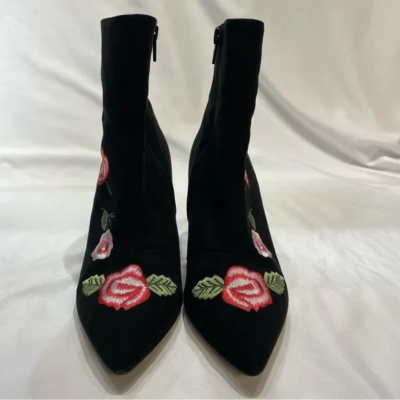 Betsey Johnson Estelle Black Booties Embroidered Flower Boots Heels Size 8.5