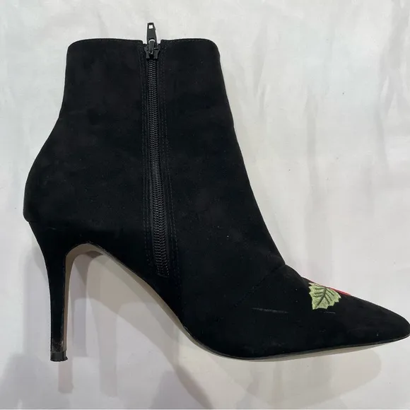 Betsey Johnson Estelle Black Booties Embroidered Flower Boots Heels Size 8.5