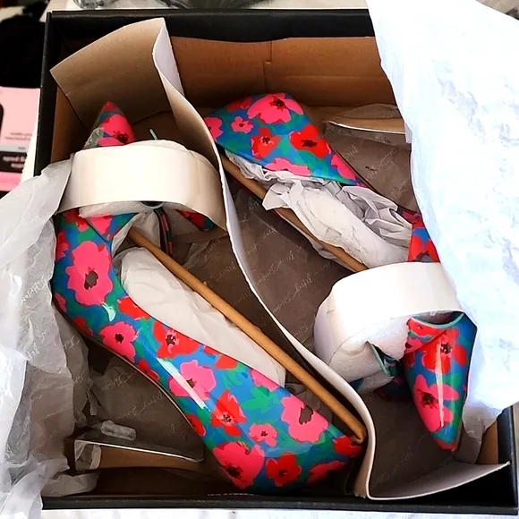 Betsey Johnson NIB Nobble-P Blue Multi High Heel Shoes.  Size 9