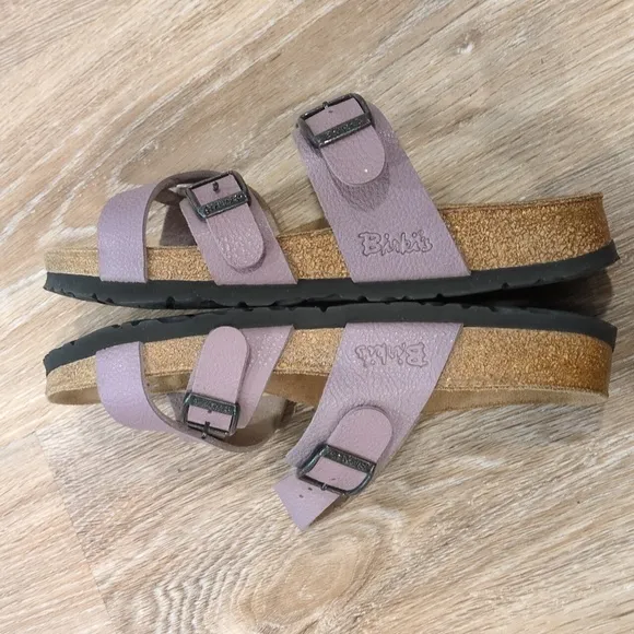 Birki's Women's Lavender 💜Sandals size 39   (250  L8 M6)  💜 SUPER CUTE!!!!!!💜