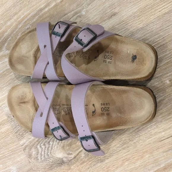 Birki's Women's Lavender 💜Sandals size 39   (250  L8 M6)  💜 SUPER CUTE!!!!!!💜