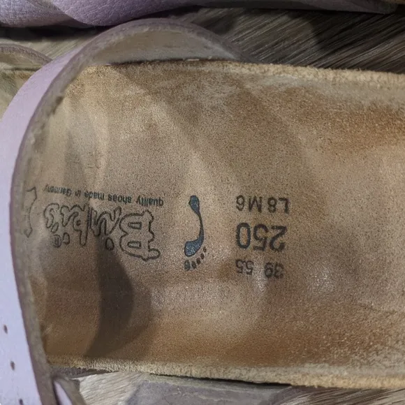 Birki's Women's Lavender 💜Sandals size 39   (250  L8 M6)  💜 SUPER CUTE!!!!!!💜