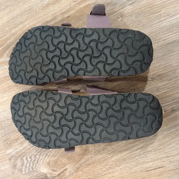 Birki's Women's Lavender 💜Sandals size 39   (250  L8 M6)  💜 SUPER CUTE!!!!!!💜