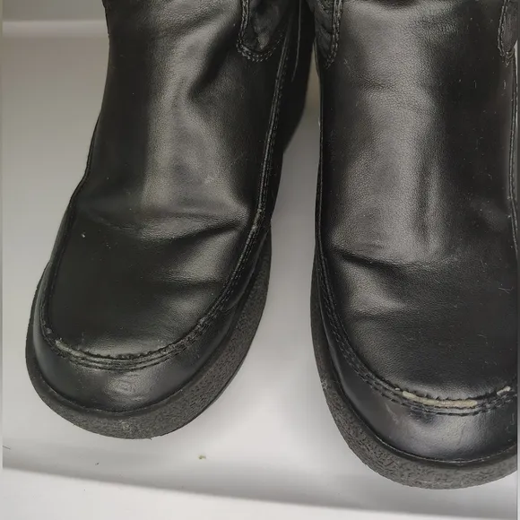 Black Fur-Lined Winter Boots