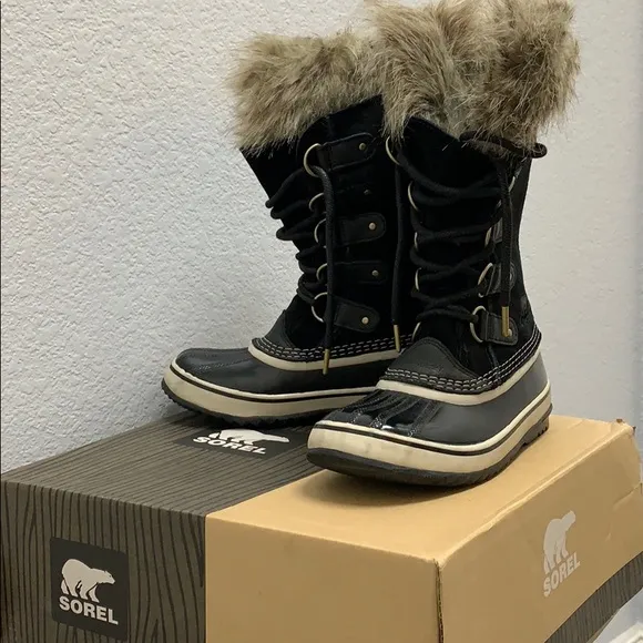 Black furry SOREL winter boots