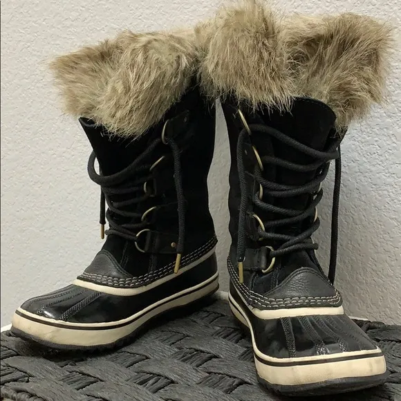 Black furry SOREL winter boots