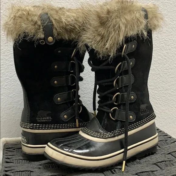 Black furry SOREL winter boots