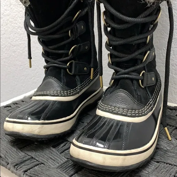 Black furry SOREL winter boots
