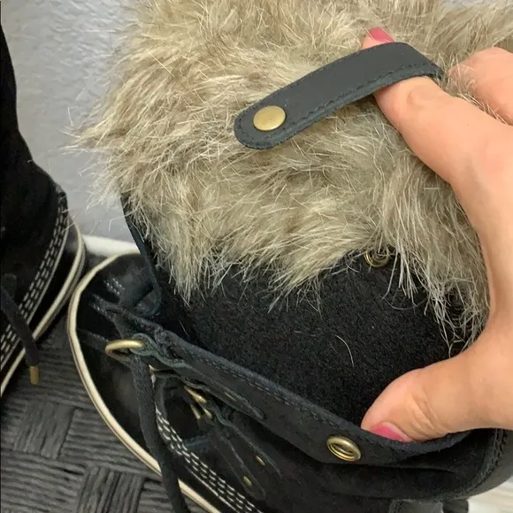 Black furry SOREL winter boots