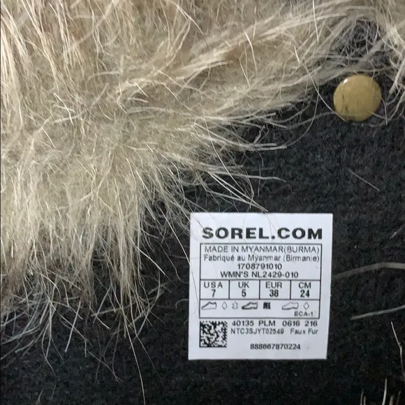 Black furry SOREL winter boots
