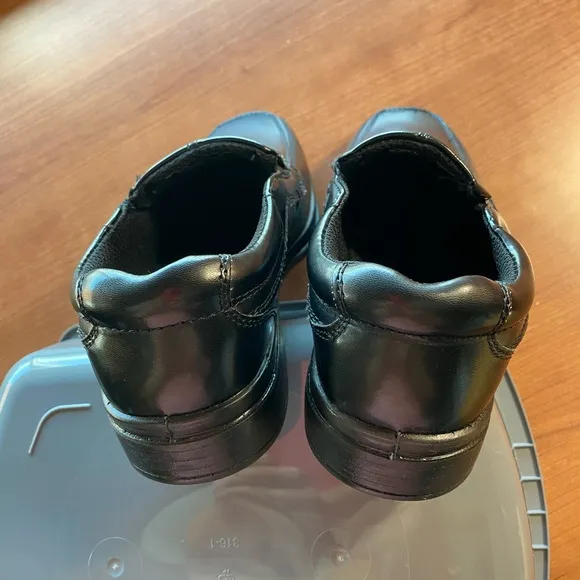 Black Leather Dress Shoes with Moccasin Design