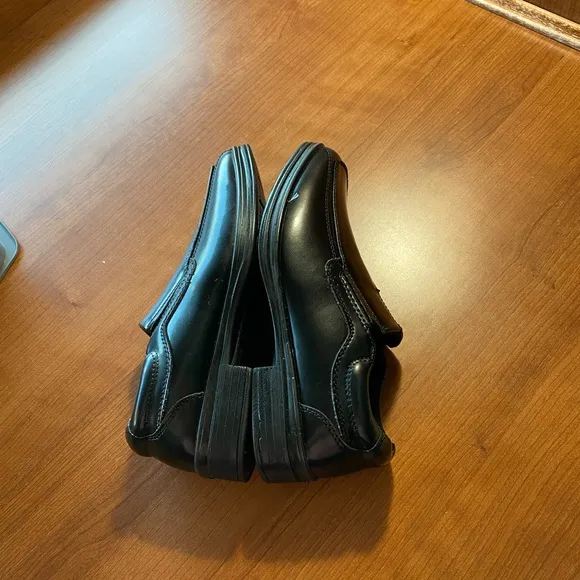 Black Leather Dress Shoes with Moccasin Design