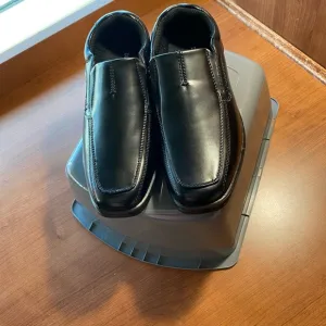 Black Leather Dress Shoes with Moccasin Design