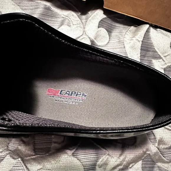 Black Leather Oxford Shoes with Closed Lacing