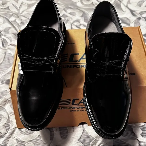 Black Leather Oxford Shoes with Closed Lacing