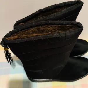 Black Suede Winter Rain Boots with Slouchy Design no label