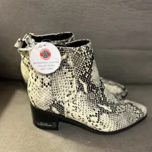 Blondo waterproof sealed snakeskin ankle boots bootie 🥾Winter shoe Sale was $50