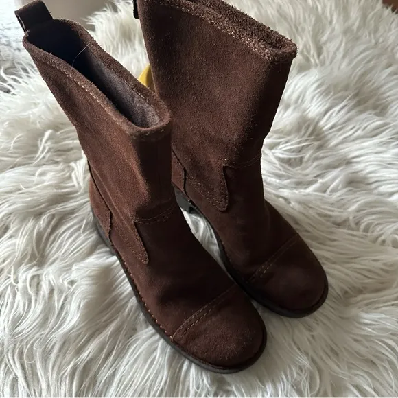 Born Audie brown suede leather booties winter boots ladies 7 NEW‎