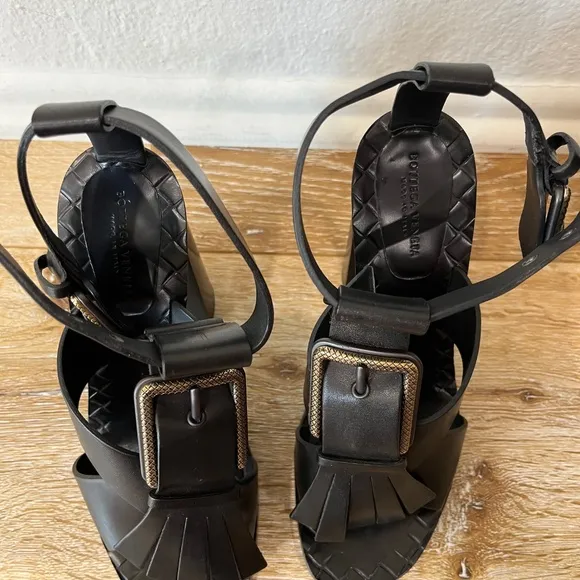 Bottega Veneta Leather Fringe Buckle Heels Sandals 38 size 7.5 - New without box