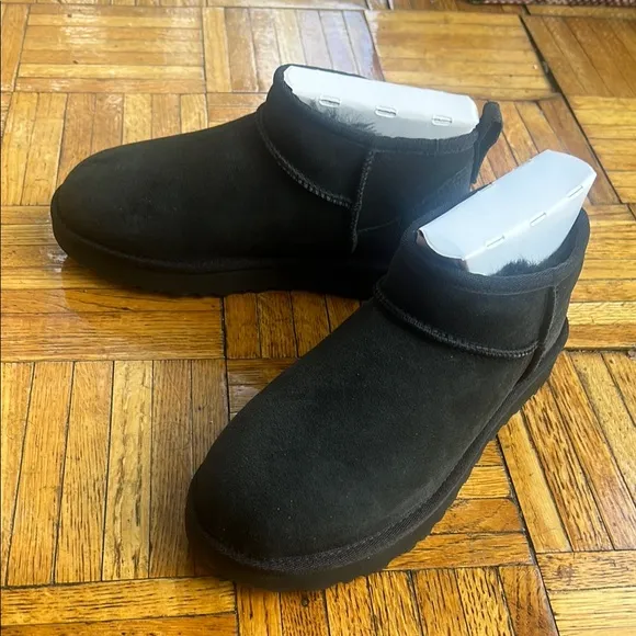 Brand New Size 7 Black Suede UGG Ankle Boots with Cozy Lining