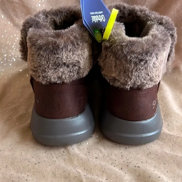 Brand New Skechers Brown Faux Fur Air Cooled Goga Mat Pull On Ankle Boots