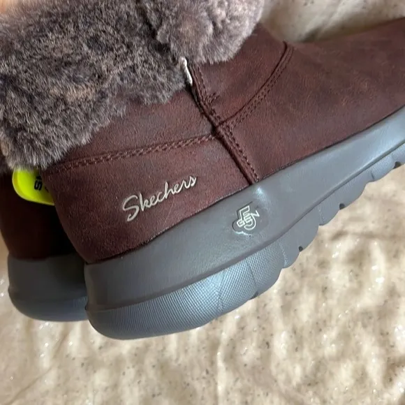 Brand New Skechers Brown Faux Fur Air Cooled Goga Mat Pull On Ankle Boots